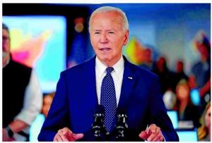 BIDEN SAYS HE'LL STAY IN THE RACE