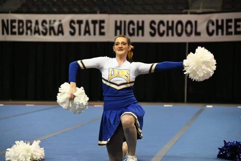 Cheerleader wearing mom's 1994 uniform from same squad goes viral