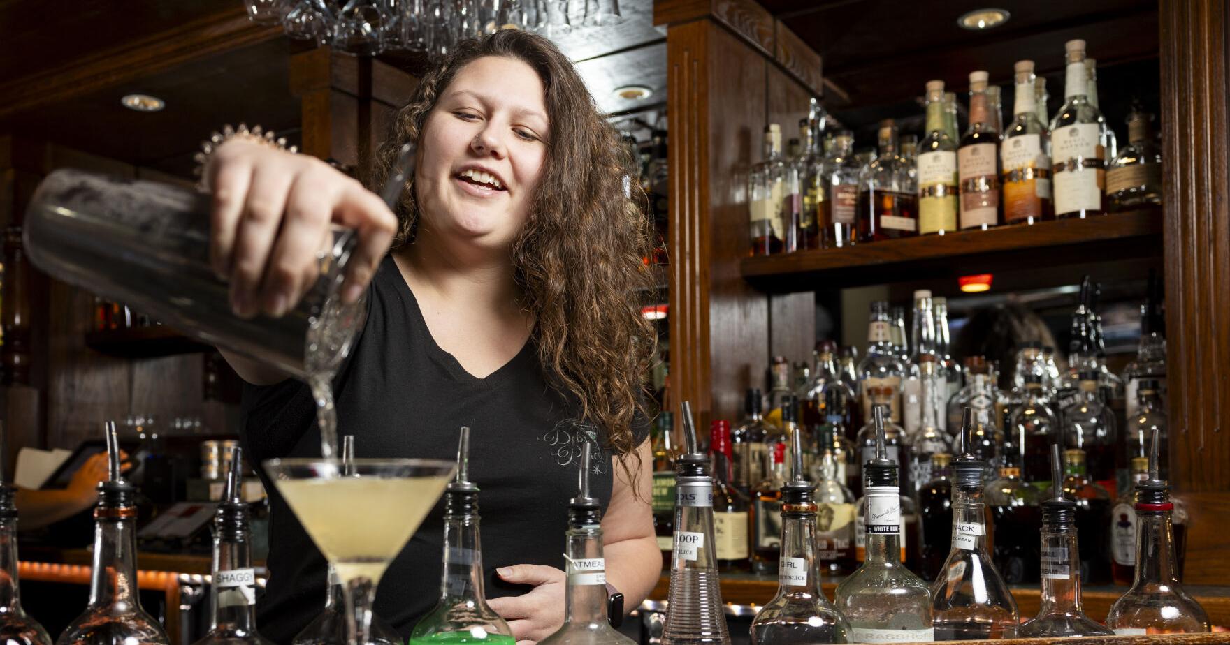 South Lincoln bar Deb's Place specializes in martinis - Vimarsana News