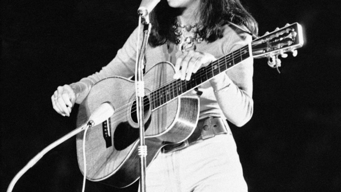 Joan Baez Journalstar Com Joan Baez Journalstar Com