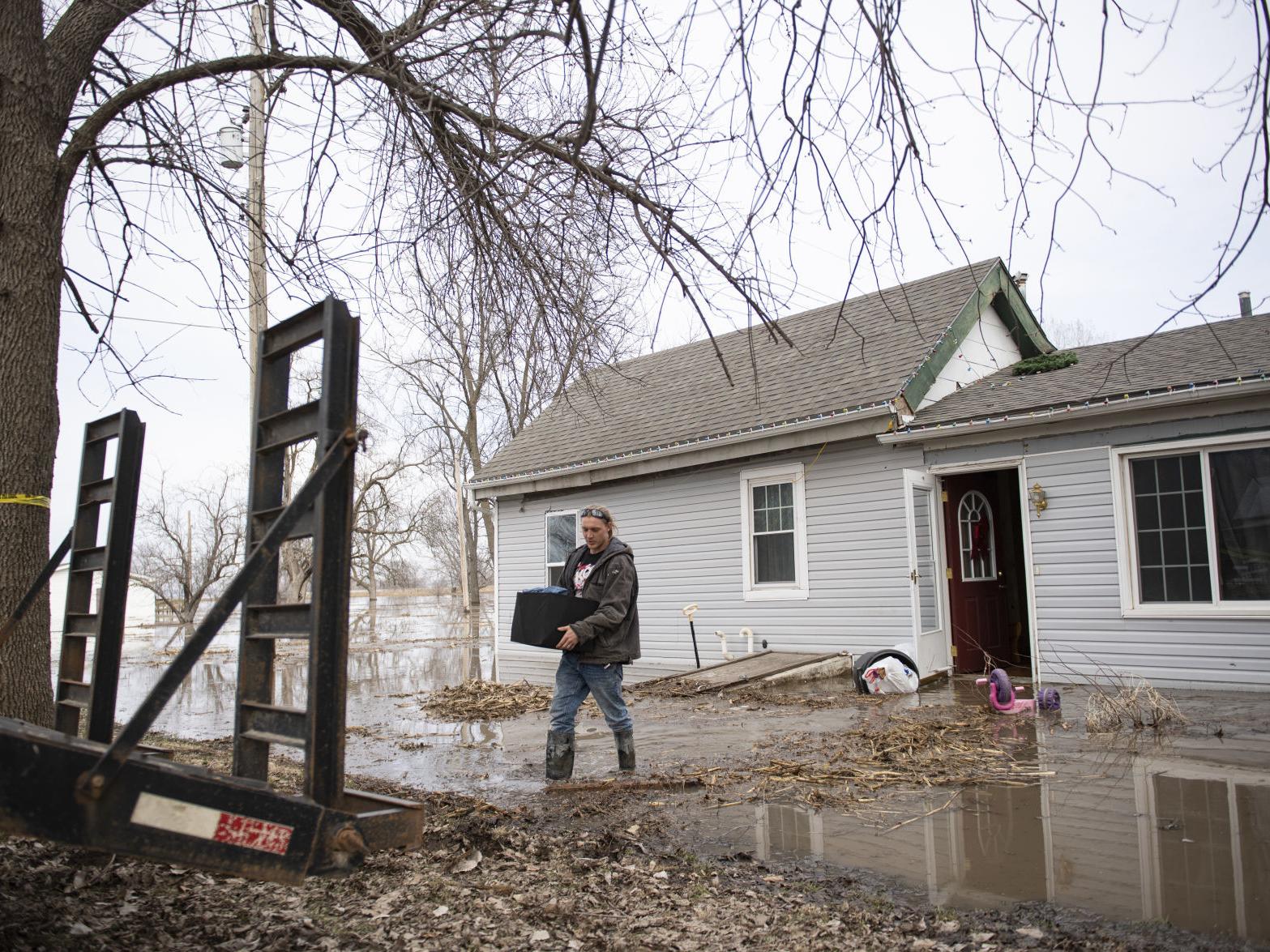 More Questions Than Answers As Peru Other Towns Try To Conserve Clean Water Amid Flooding Nebraska News Journalstar Com