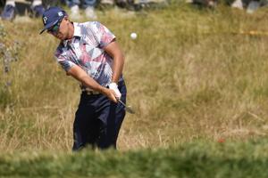 Rickie Fowler's wild ride gives him 1-shot lead in US Open