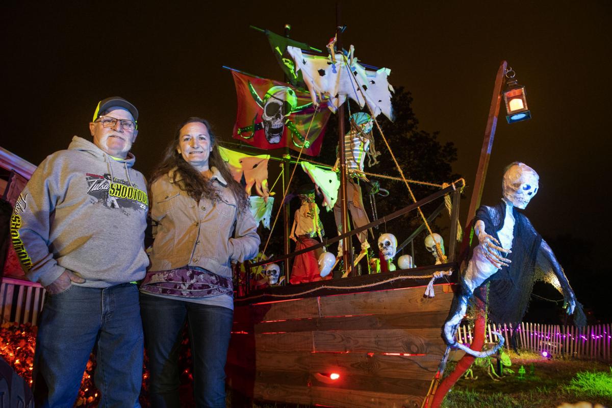 Frights and sights: Lincoln couple puts 22-foot pirate ship in front yard