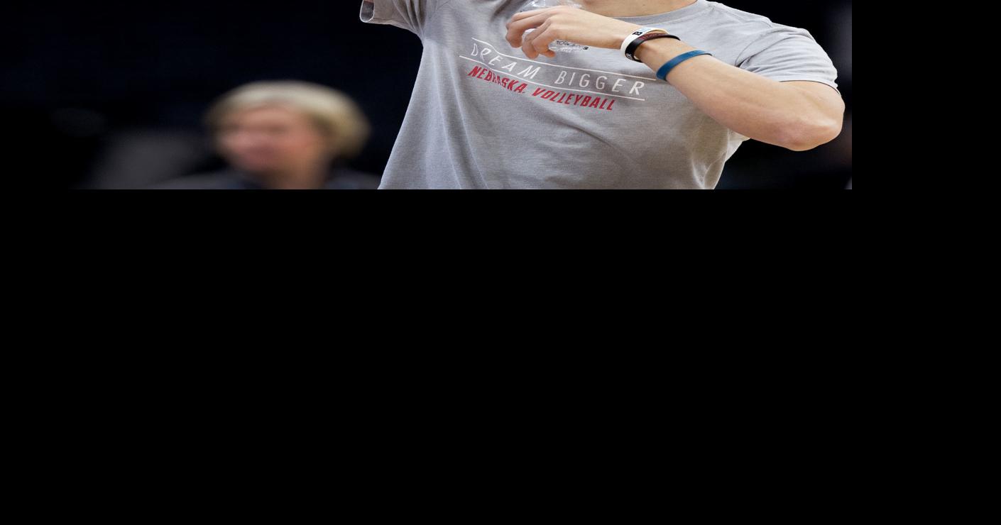 Steven M. Sipple: Cook's energetic assistant coach Jaylen Reyes has ...