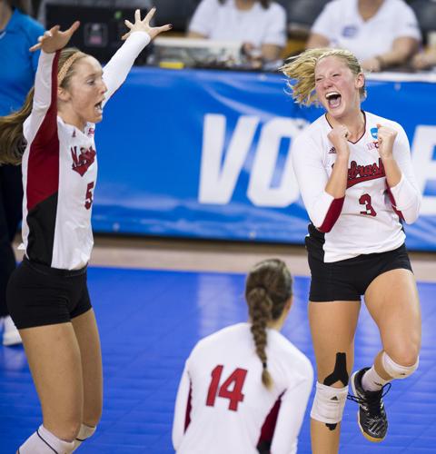 Next stop, Omaha: NCAA Elite Eight: Washington vs. Nebraska