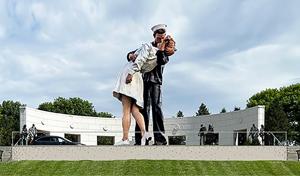 Iconic WWII 'kiss' sculpture planned at new Memorial Park arts plaza in Omaha