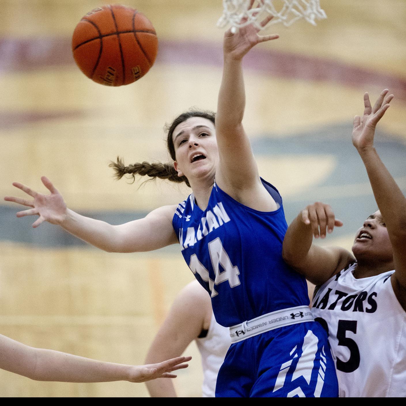 A 1 Girls Omaha Marian Keeps Navigators At Arm S Length To