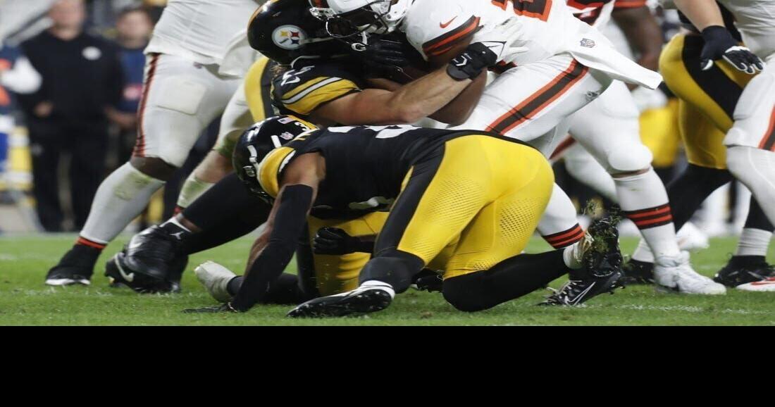 T.J. Watt's scoop-and-score lifts Steelers past Browns 26-22 as Cleveland  loses Nick Chubb to injury, National Sports