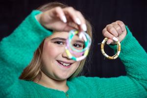 Crafting for a cause: Lincoln girl makes and sells bracelets for charity