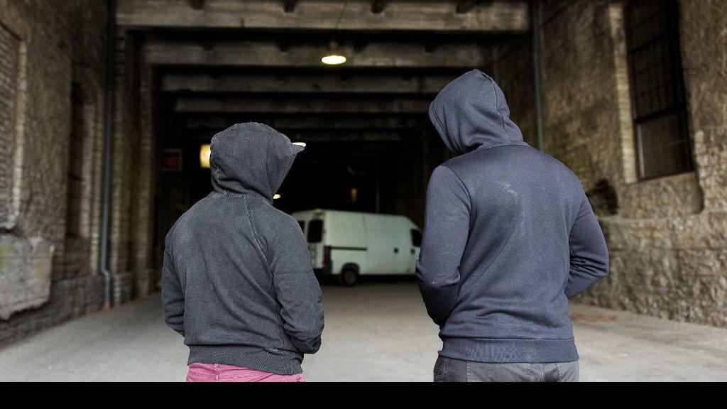 Middle school students can wear hoodies; just keep the hoods off in