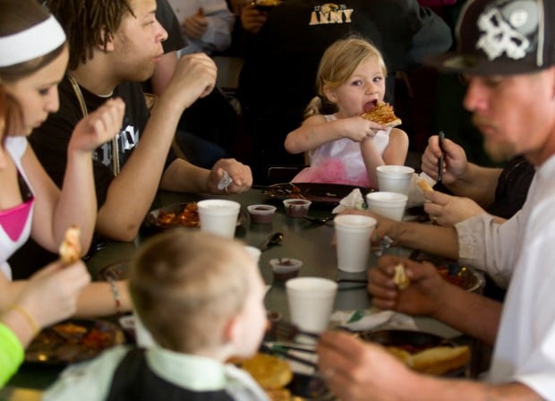 Complimentary Easter dinners a family affair | Local | journalstar.com