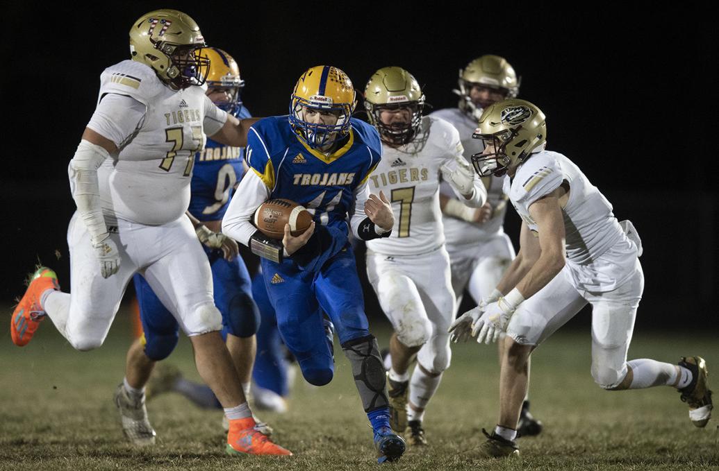 Class D1 state football A taleofthetape look at Dundy County