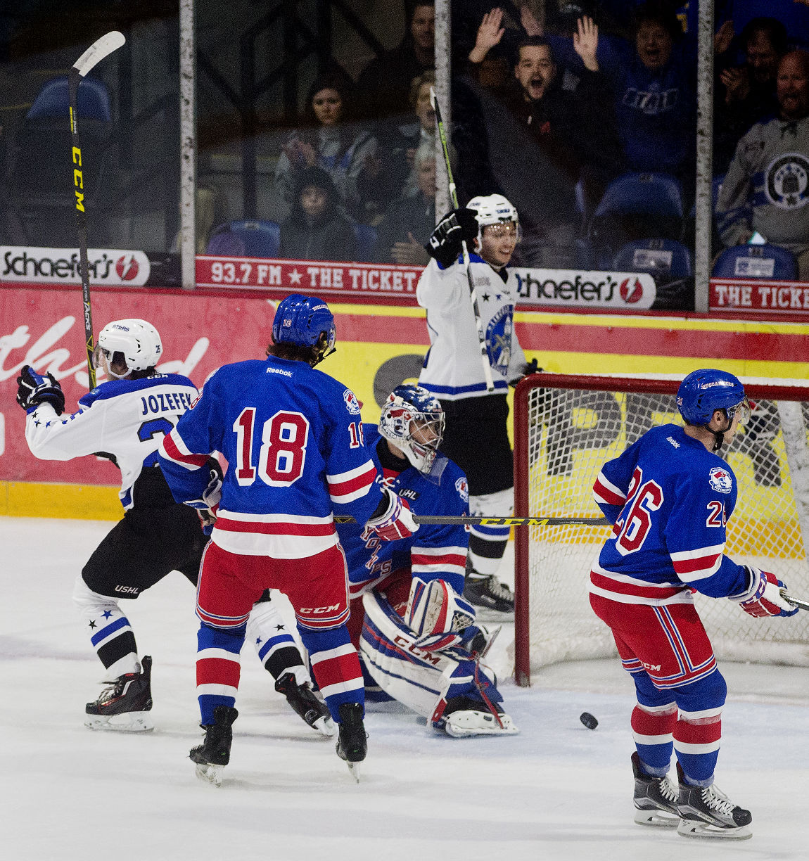 Photos: Des Moines vs. Lincoln Stars | Stars hockey photo galleries ...