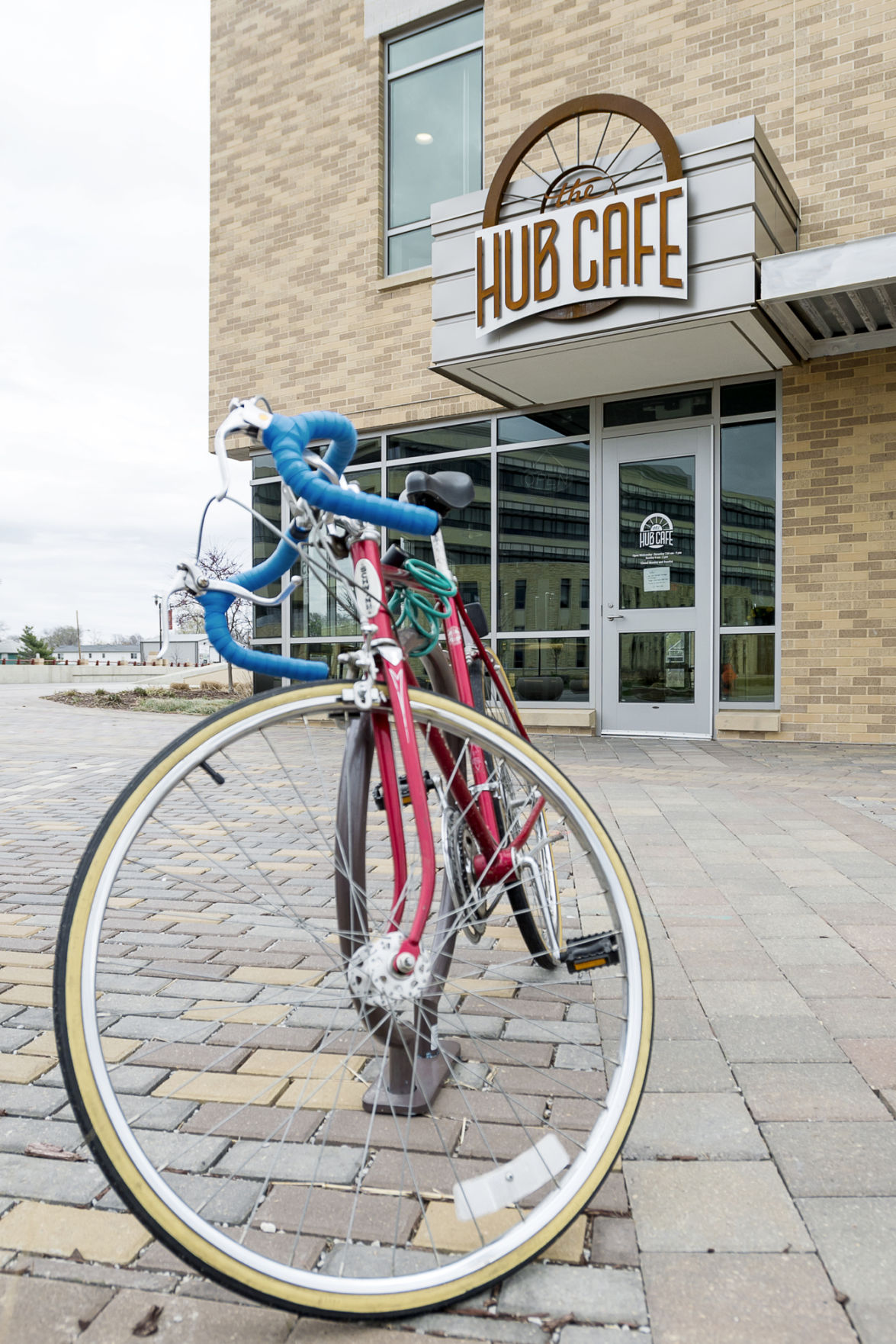 Review Hub Cafe impresses with farmtotable concept Dining