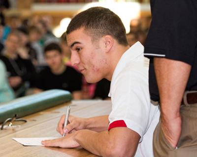 Banderas signing day chat image