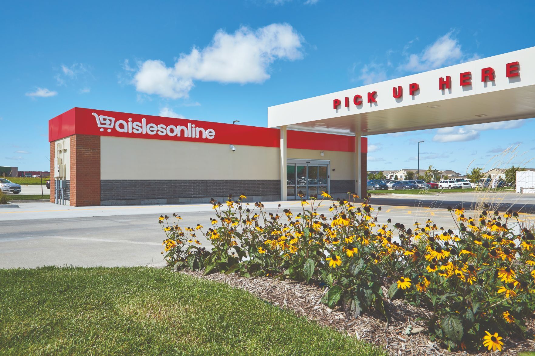 Hy Vee renovating 50th and O store to enhance online pickup