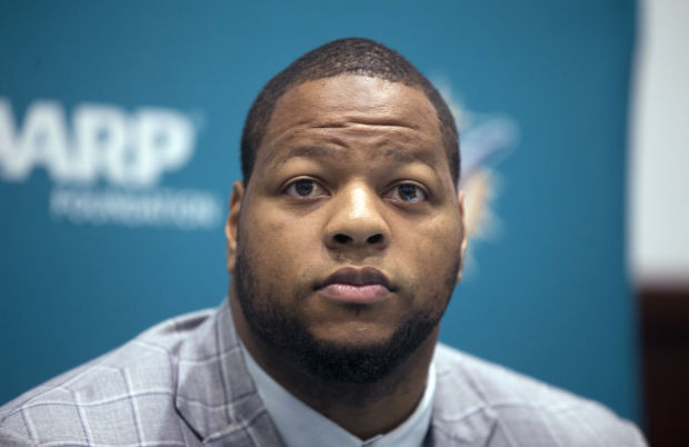 Former Detroit Lions star Ndamukong Suh runs with Warren Buffett