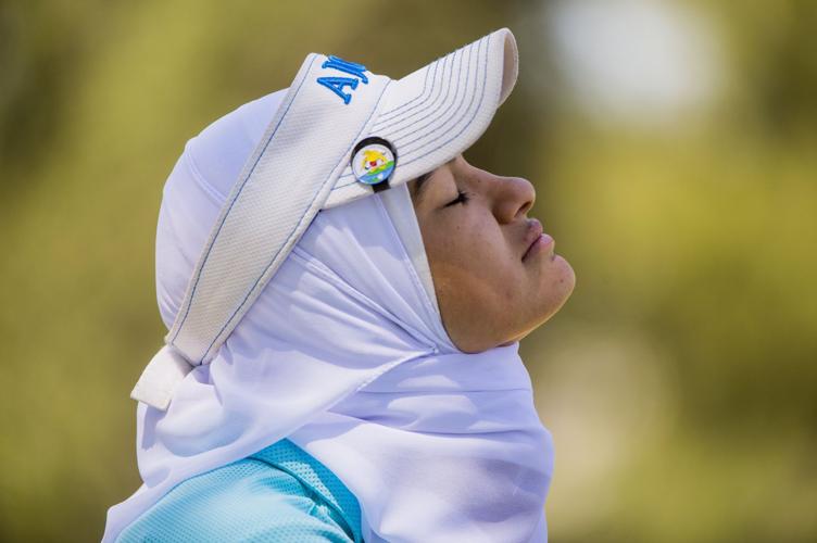 SPORTS GLF-FEMALEGOLFER-HIJAB 3 SA