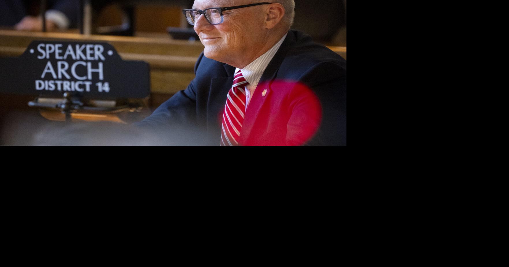 Nebraska Legislature opens with $471M budget gap