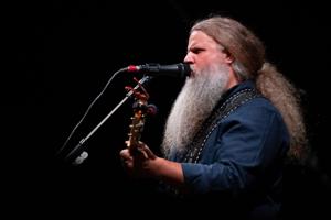 Jamey Johnson goes country jukebox at Lincoln on the Streets Friday