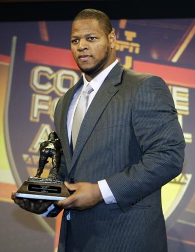 Suh wins Outland, Bednarik awards
