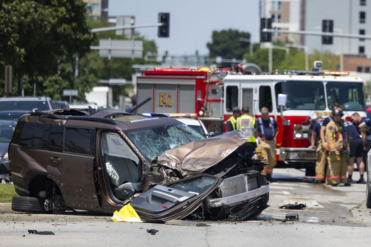 4 injured in downtown Lincoln crash at 9th and K streets