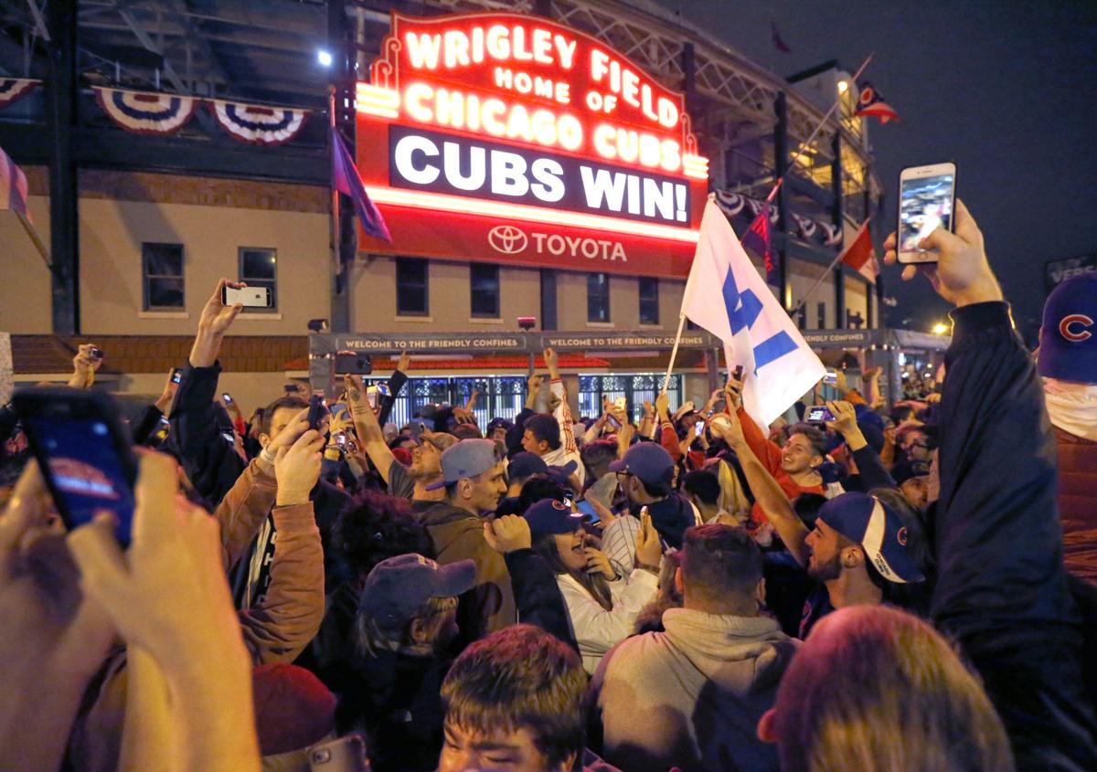 Hundreds line up to see Chicago Cubs World Series trophy in Lincoln