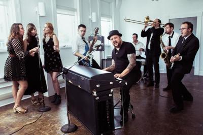 Josh Hoyer and the Shadowboxers