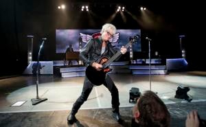 Lincoln loves its legacy bands, as REO Speedwagon concert shows