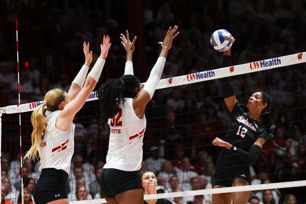 Nebraska volleyball shocks Wisconsin with sweep in Madison