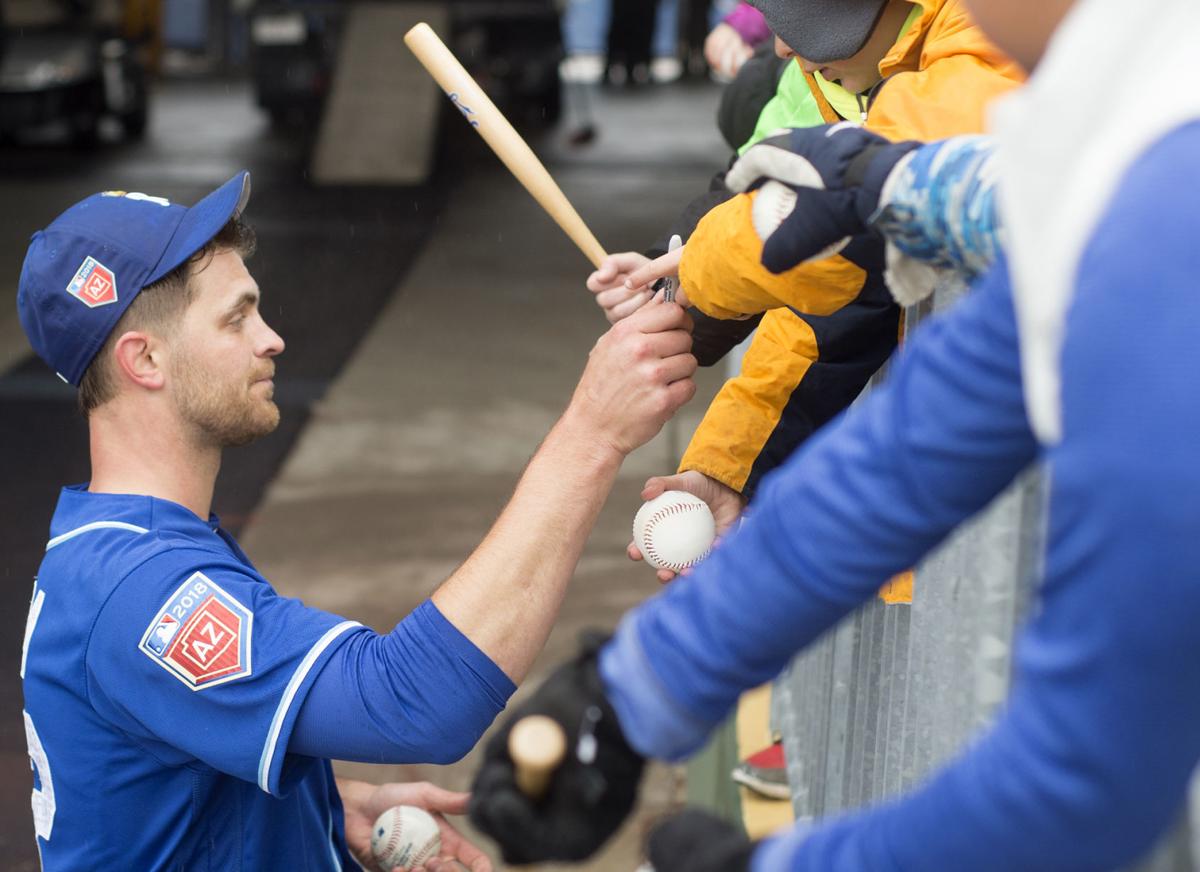 Justin Grimm signs autographs