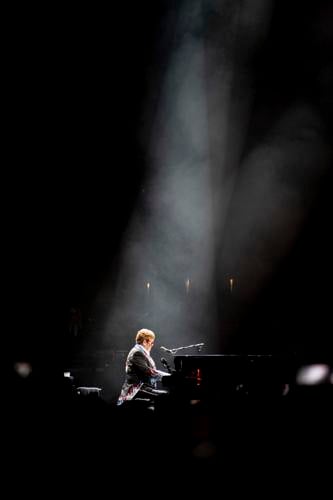 Elton John concert, 3.27