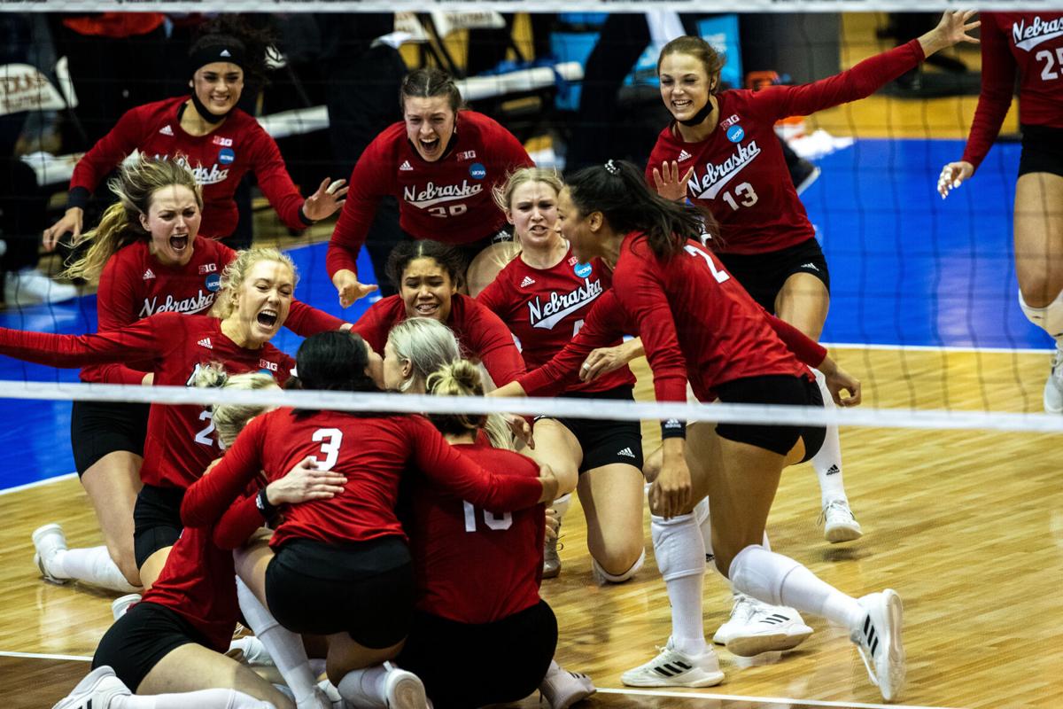 NCAA volleyball semifinals: Texas rolls past Wisconsin 3-1, returns to  finals to face Nebraska Cornhuskers