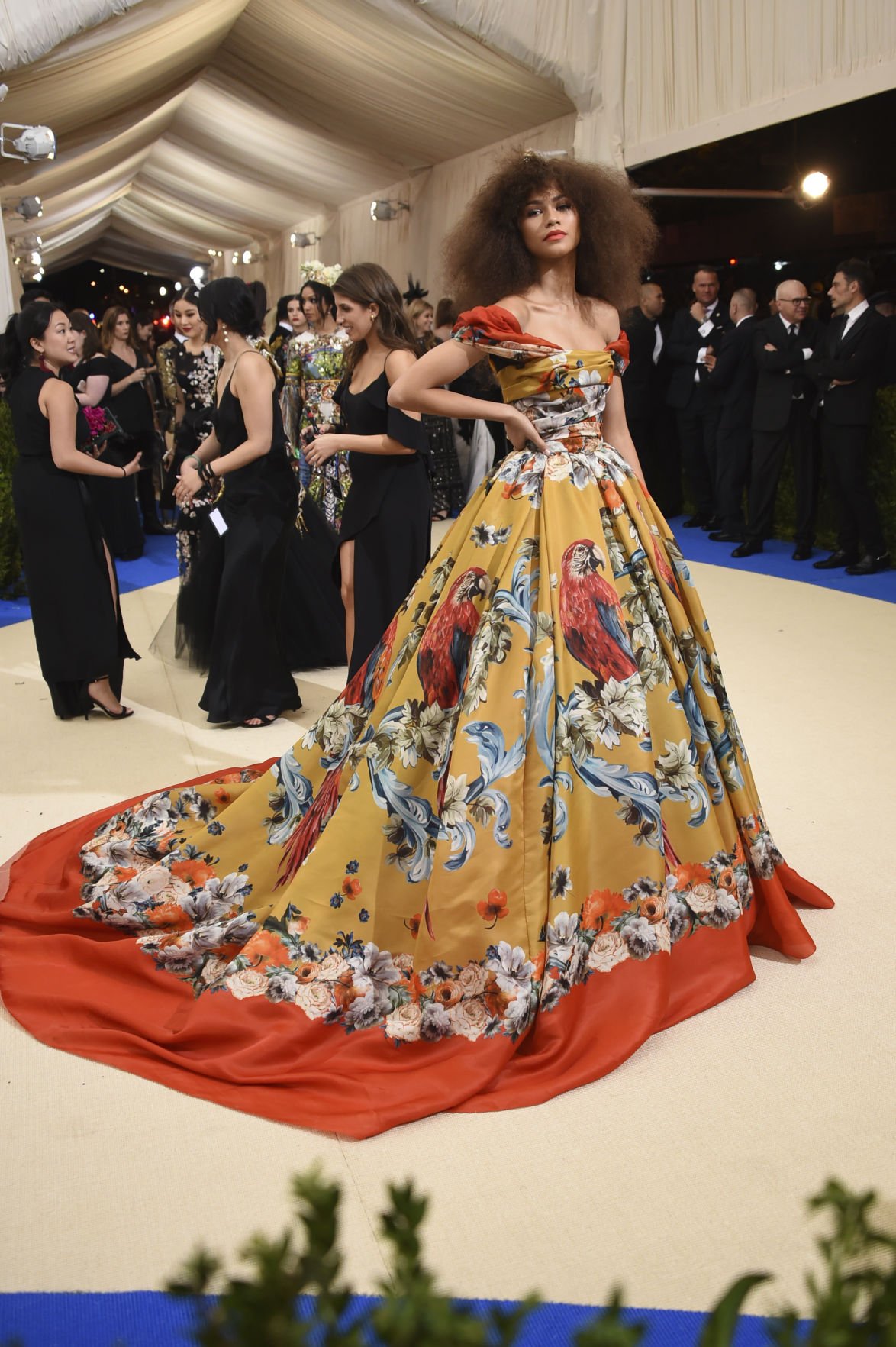 Photos Rihanna In Petals And Other Top Looks From The Met Gala 17 Entertainment Journalstar Com