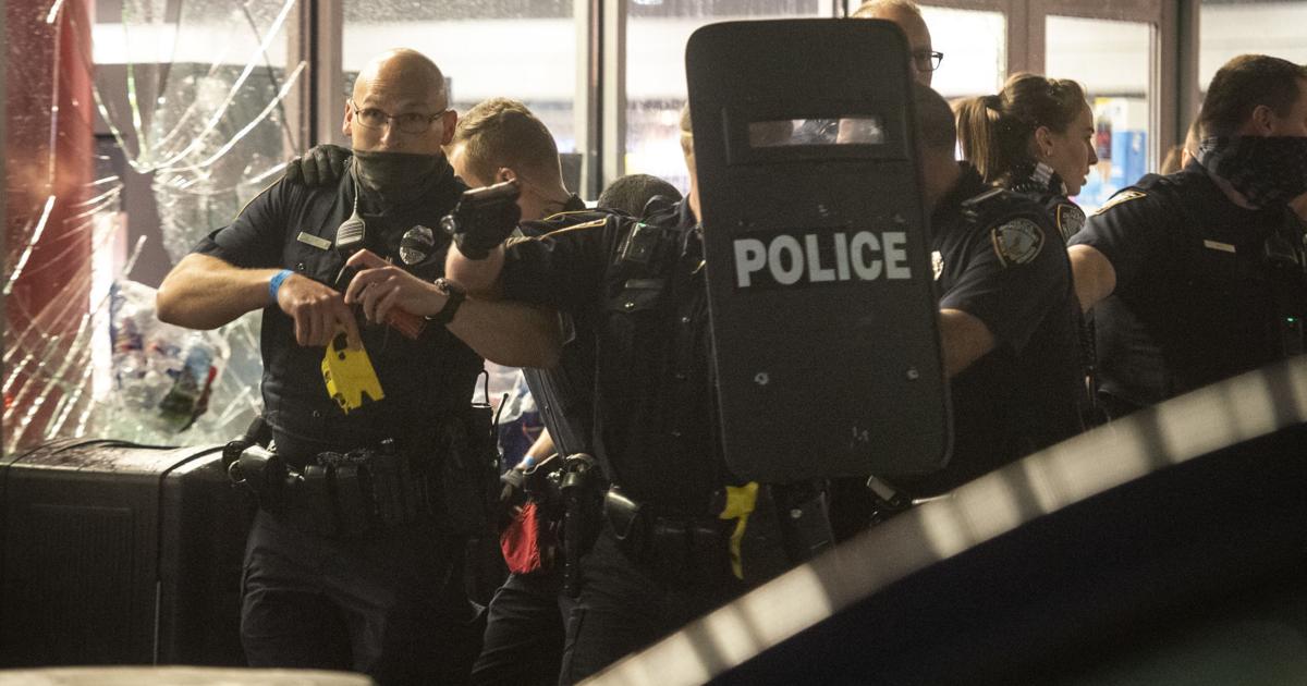 Lincln Nebraska Riots Chief notes restraint shown by Lincoln officers in riot response, says ...
