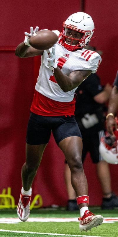 080222-owh-spo-huskerpractice-pic-cm014.jpg