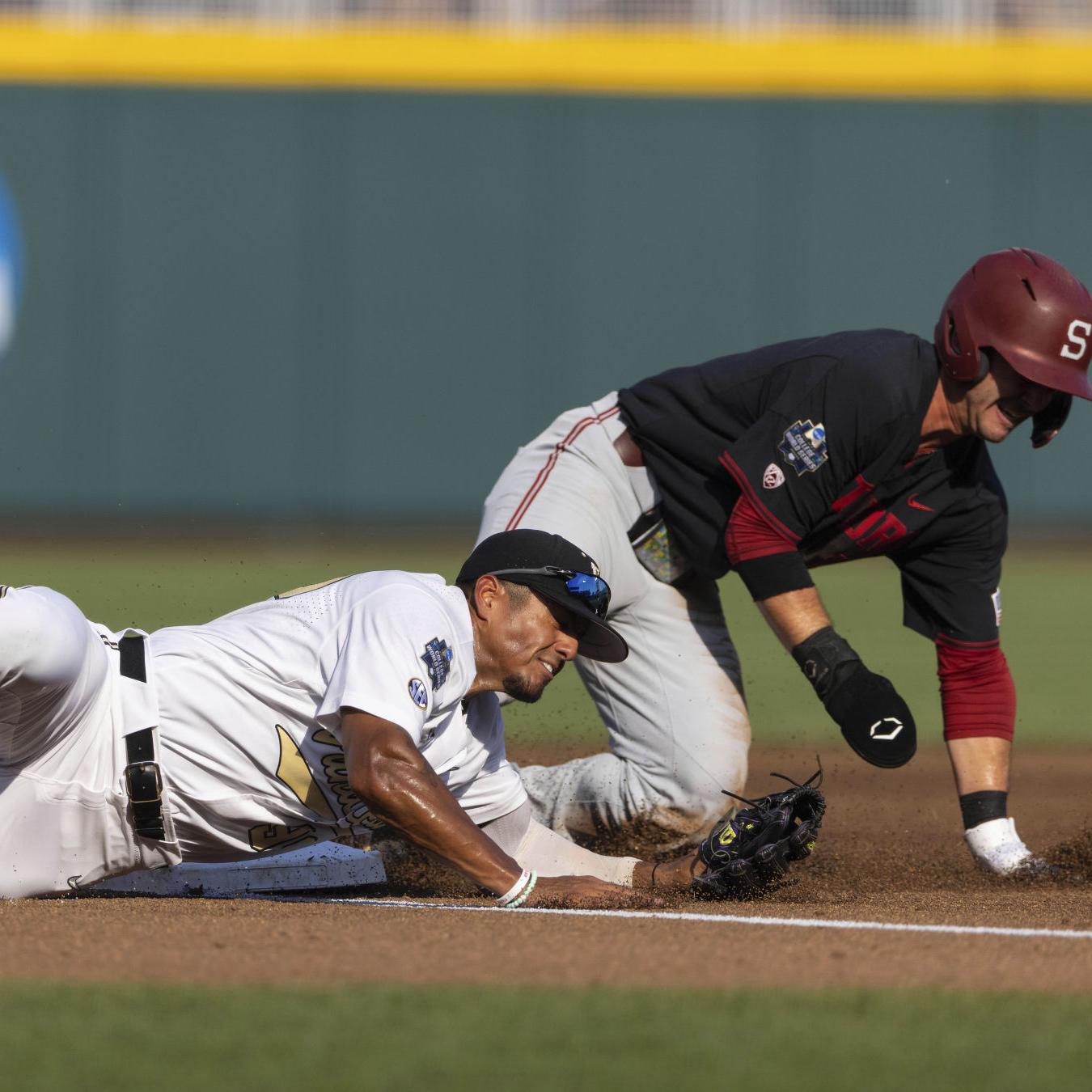 Down And Out At Cws Not Vanderbilt Which Caps Come From Behind Stunner On Wild Pitch Baseball Journalstar Com Down And Out At Cws Not Vanderbilt Which Caps Come From Behind Stunner On Wild Pitch Baseball Journalstar Com