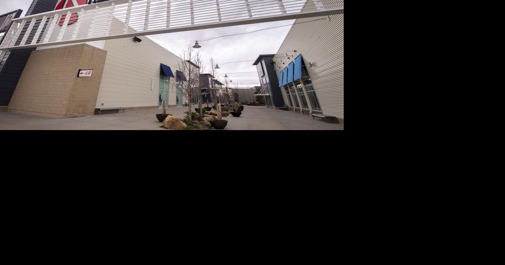 Gretna outlet mall now says stores will reopen to public Friday