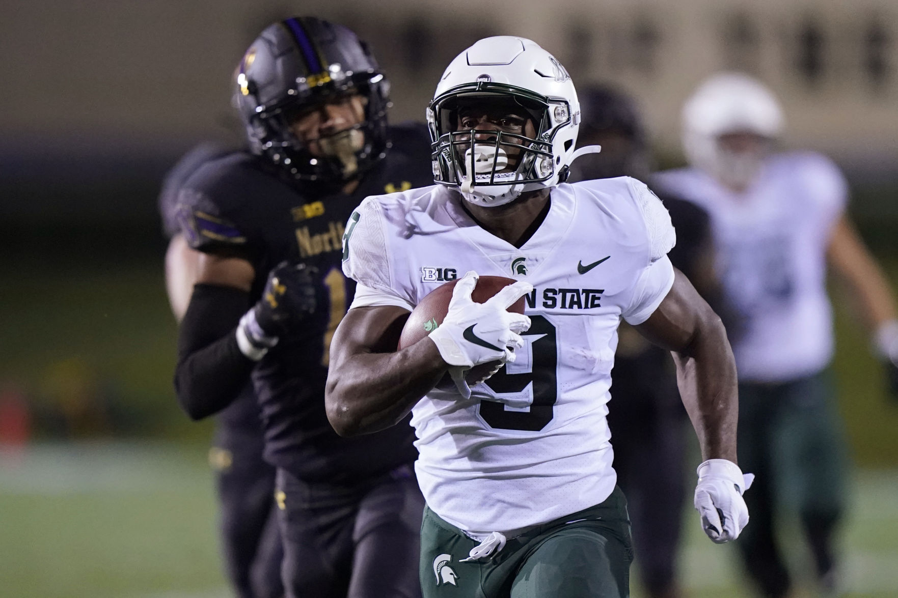 What makes MSU s Kenneth Walker III so effective in the running