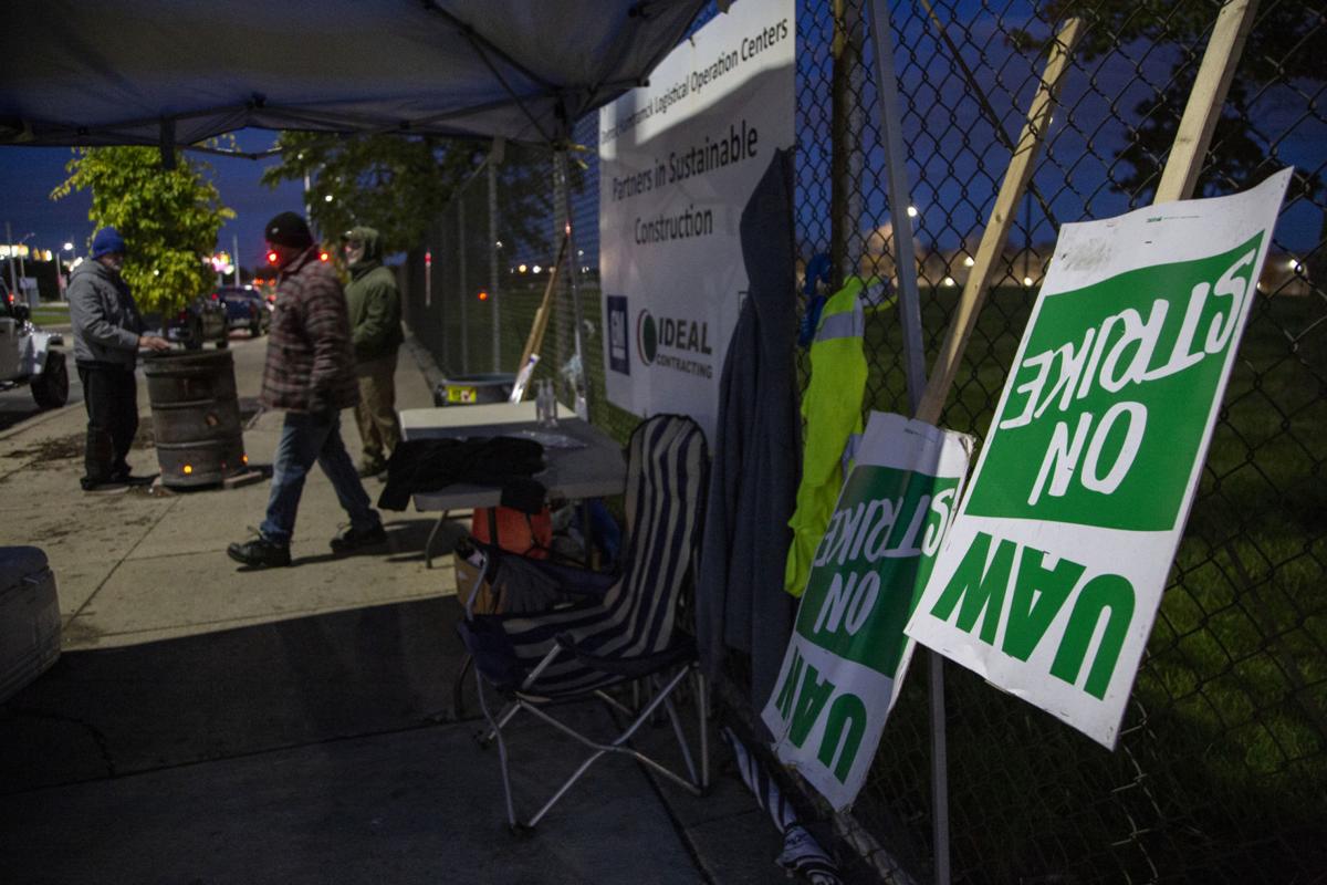 BIZ-AUTO-UAW-STRIKE-ECONOMY-1-DE
