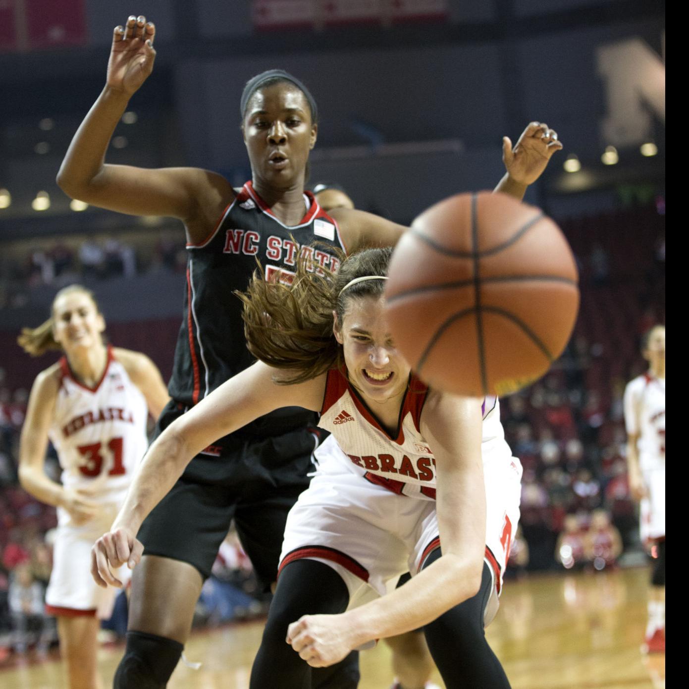 Women S Basketball Blackburn S Effort Highlights Husker Rout