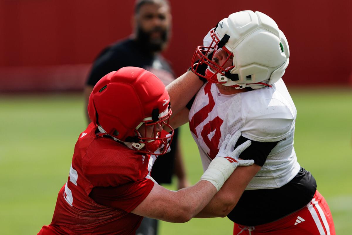 081126-owh-spo-huskerfb-nf-10.JPG