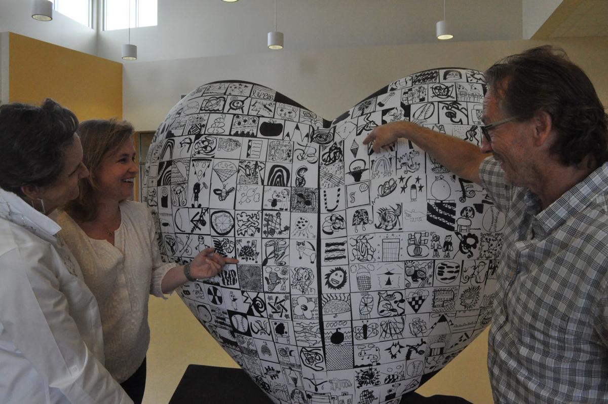 Hands On Heart Project Brightens Kloefkorn School Visual Art Journalstar Com