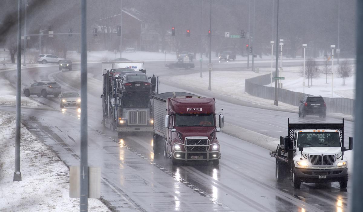 Lincoln Out Of Blizzard Warning But Roads Still Hazardous Education Journalstar Com