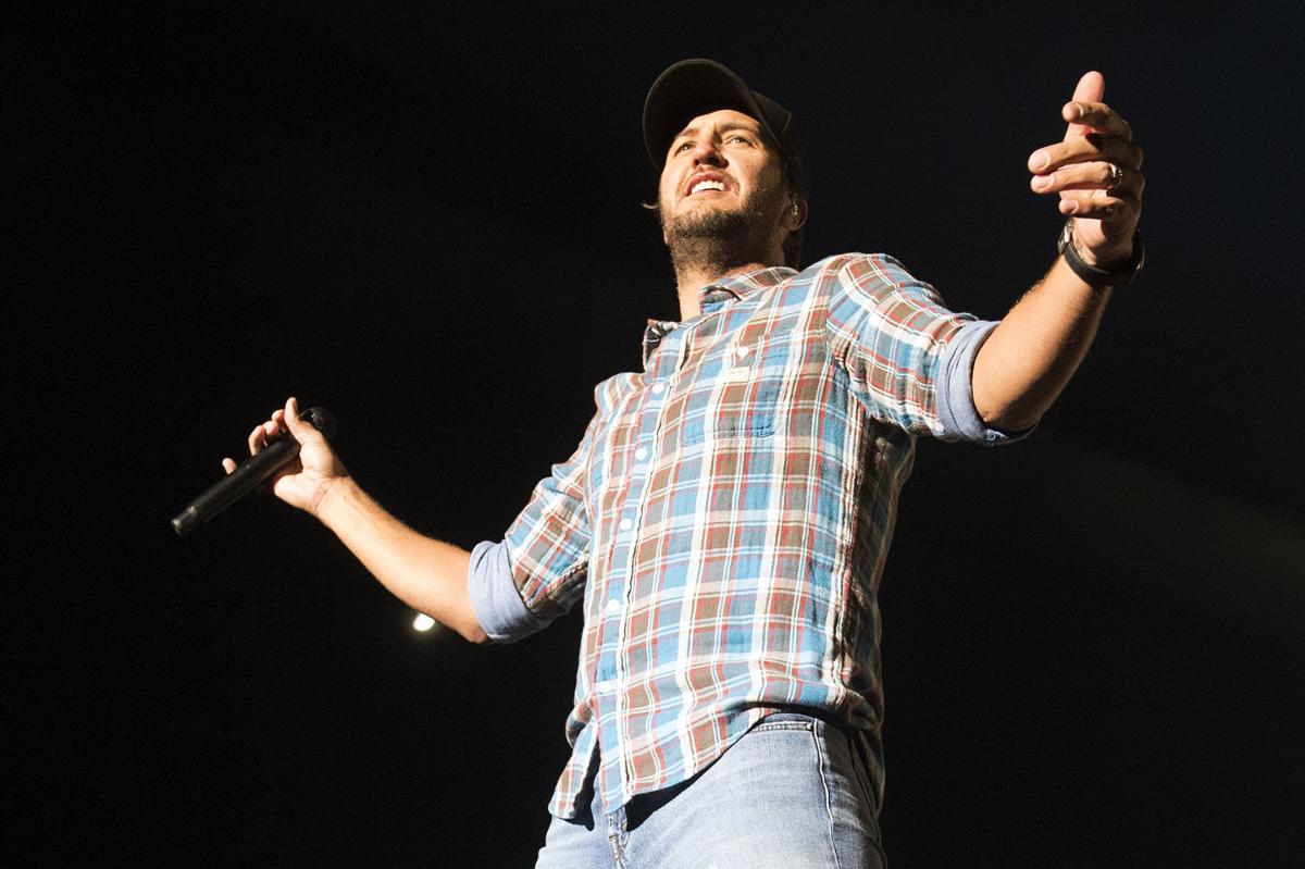 Review: Country star Luke Bryan turns cornfield into party ...