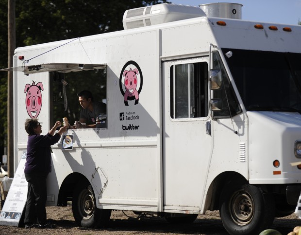 Owner Of Vietnamese Food Truck Wants To Challenge City Parking Ordinance Local Journalstar Com