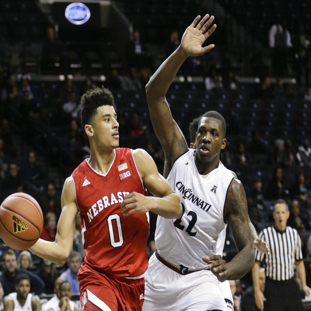 Men S Basketball Huskers Can T Quite Knock Off No 24 Bearcats