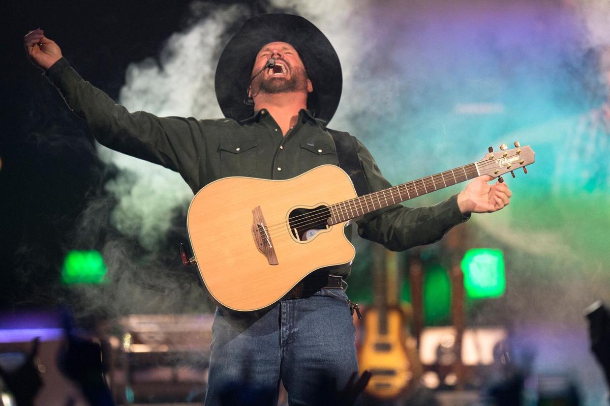 Garth Brooks will make history with sold-out 'in-the-round