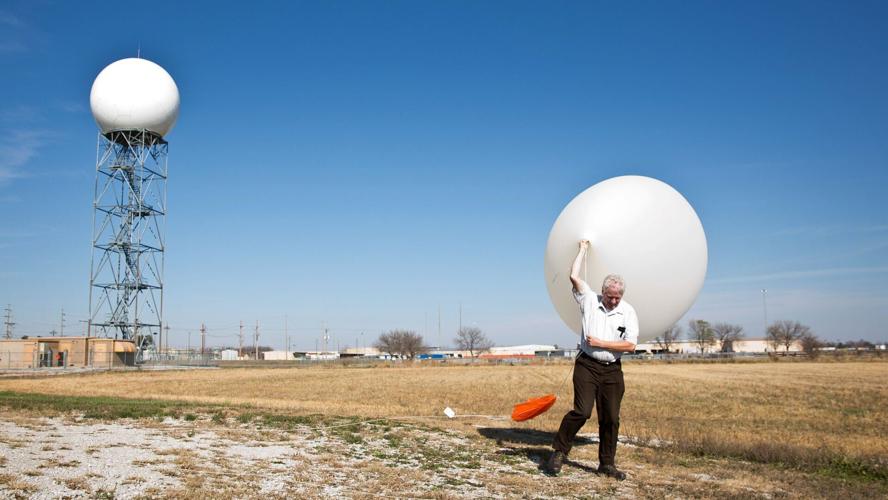 102912-owh-new-weatherballoon-03.JPG