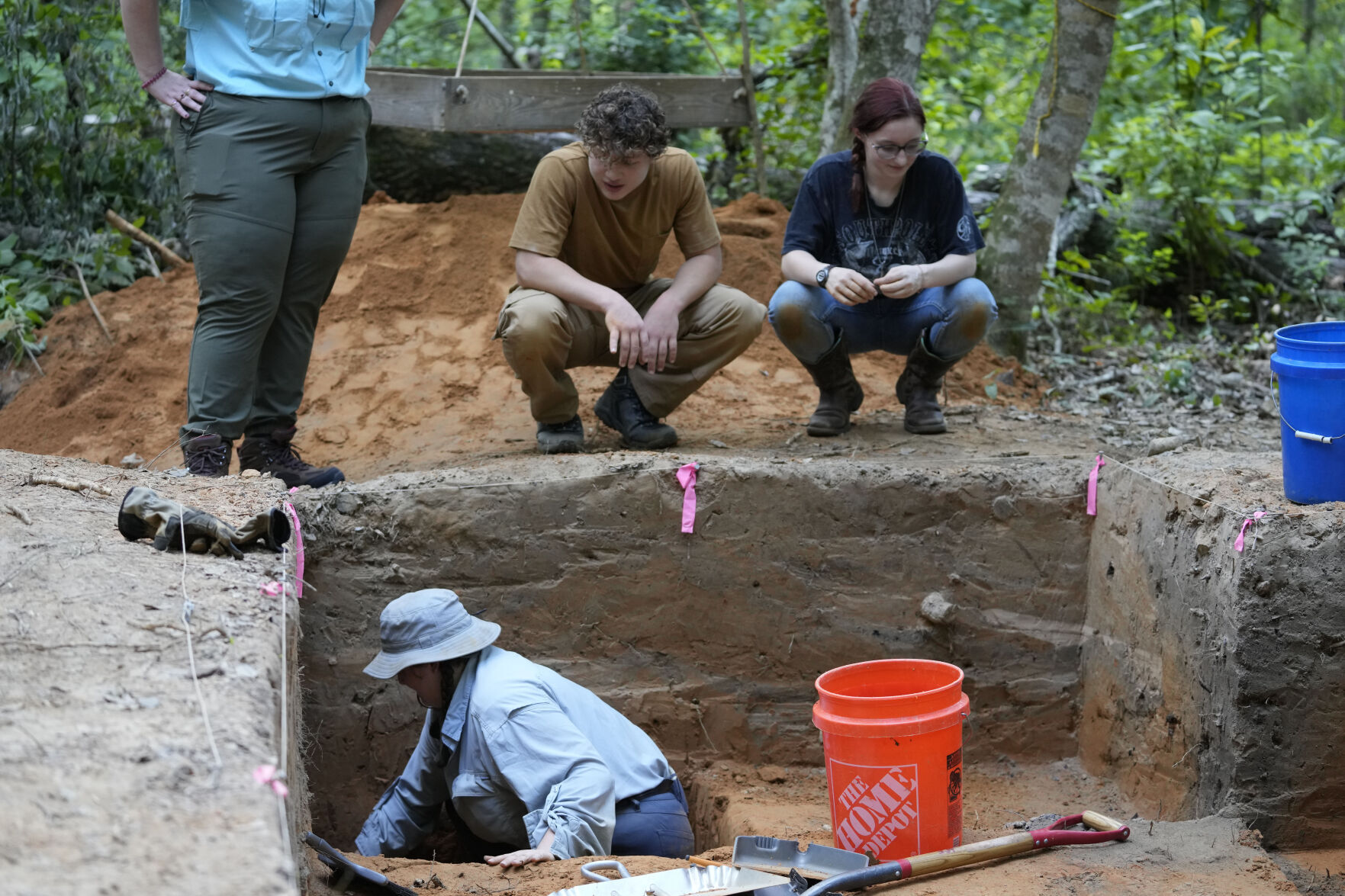 Archaeologists in Louisiana save artifacts 12 000 years old from